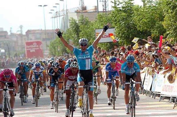 Alessandro Petacchi (Milram) wins the sprint