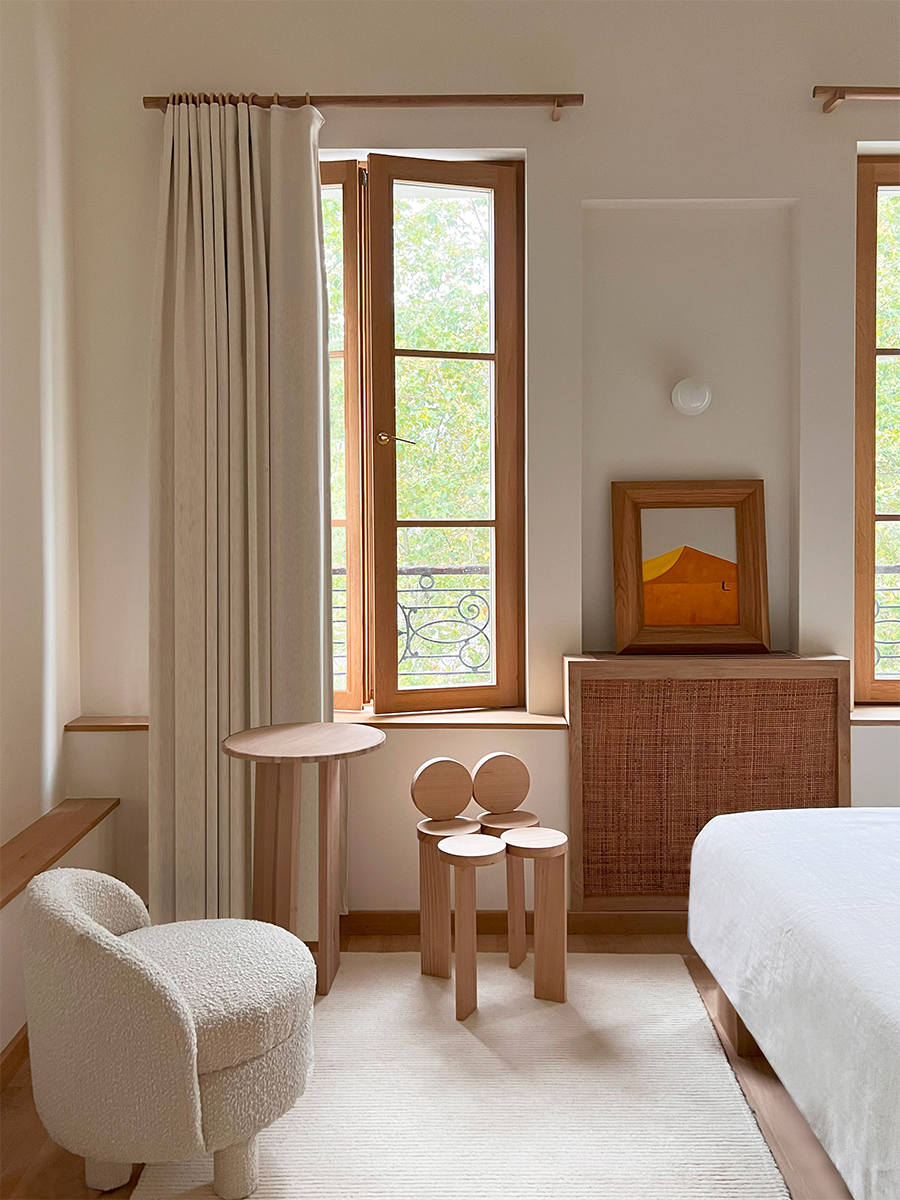 Room in the Elysée Montmartre Hôtel.