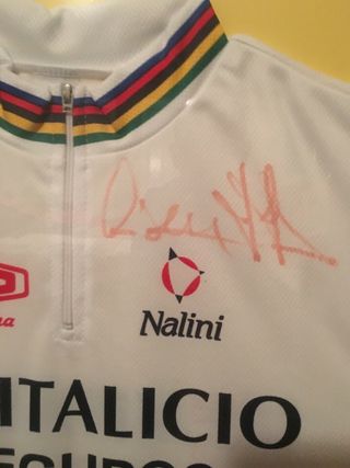 Freire has signed the Nalini-made Vitalicio Seguros team rainbow jersey