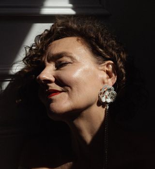 Renia Jaz in flower diamond earring.