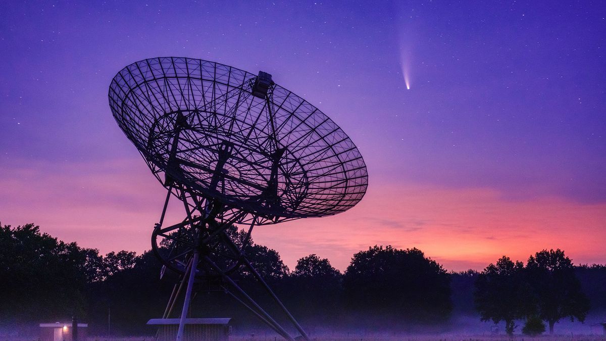 Comet over radio dish