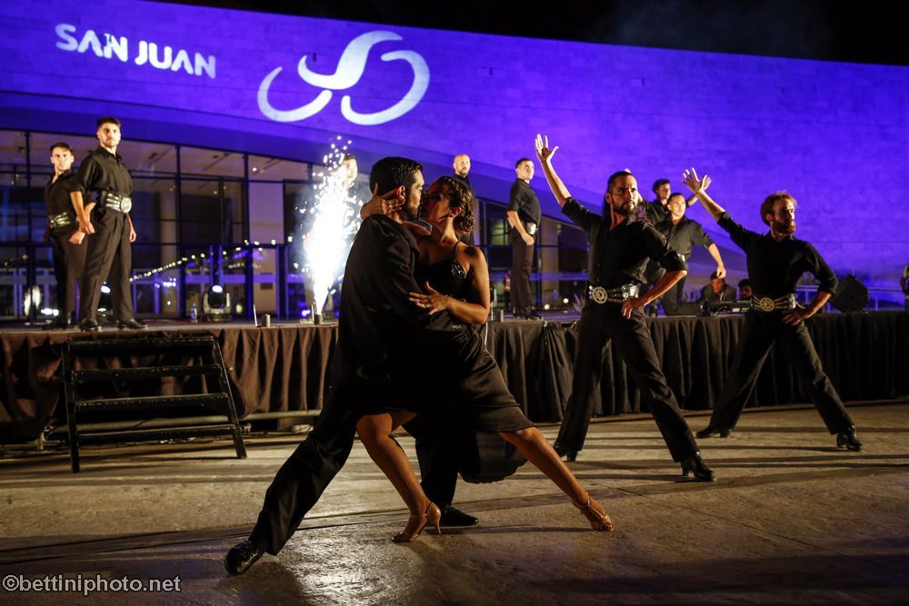 A tango show was part of the night-time team presentation