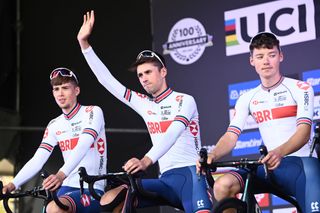 Ethan Vernon (centre) at the UCI Road World Championships in Leuven