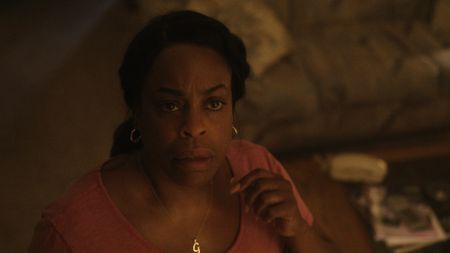 Niecy Nash in Dahmer - Monster: The Jeffrey Dahmer Story