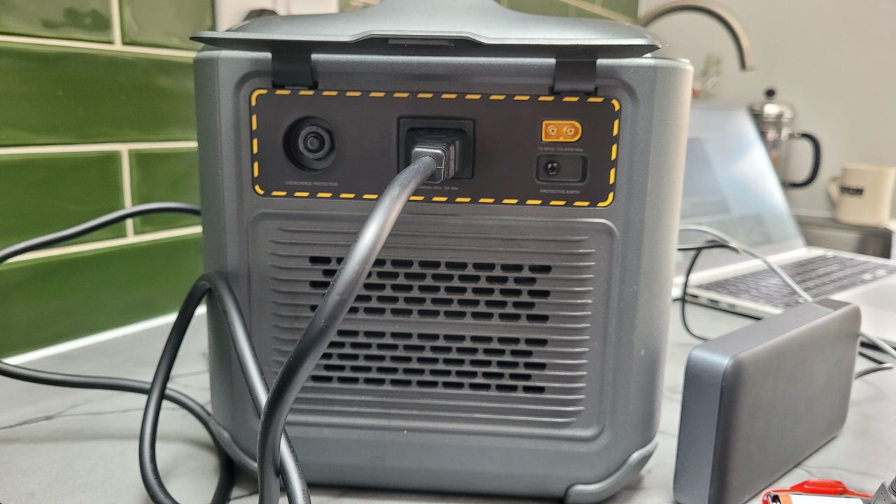 Ugreen PowerRoam 1200 Power Station taken during our review