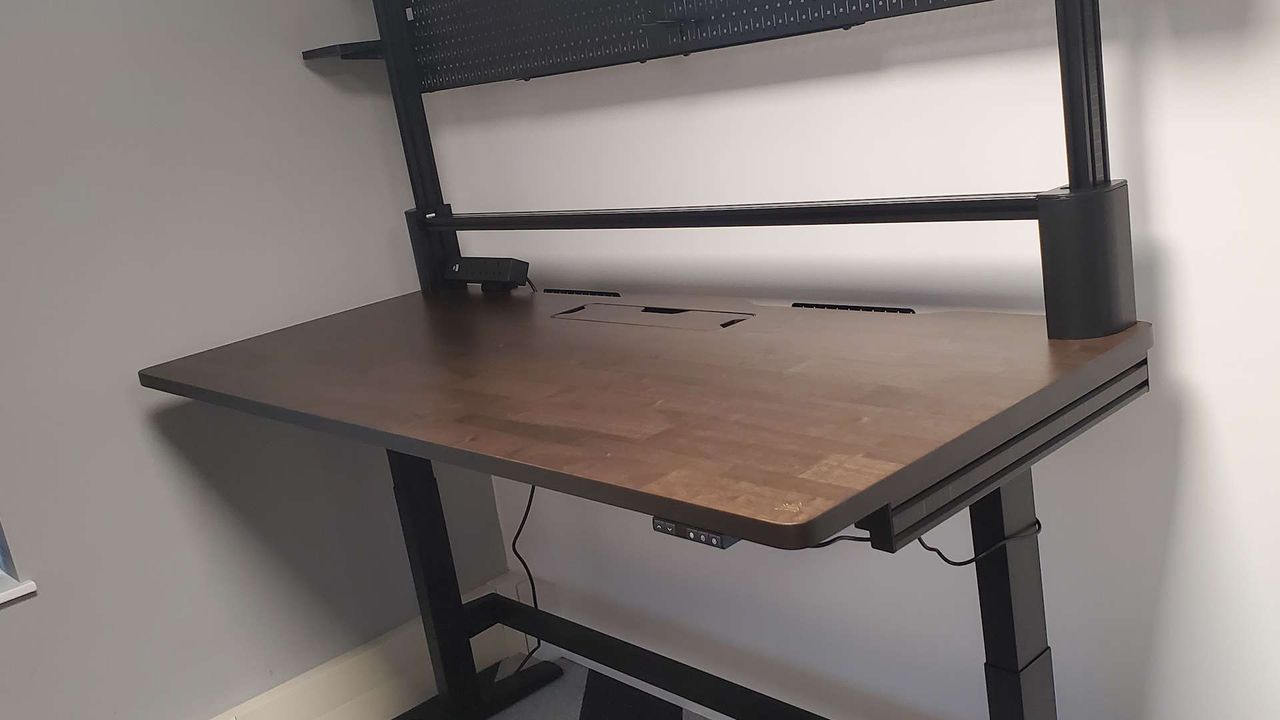 Corsair Platform:6 Creator Edition gaming desk