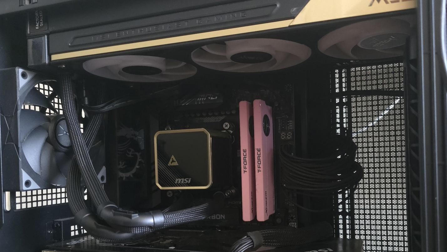 MSI MEG CoreLiquid E15 360 AIO