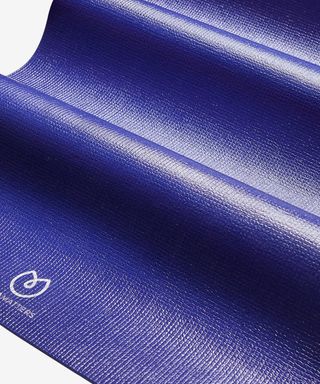 Manduka eKO Superlite Travel Yoga Mat – Premium 1.5mm Thick Travel Mat,  Portable Yoga, Pilates, Eco-Friendly Fitness Exercise Mat, Dense Cushioning  for Support …