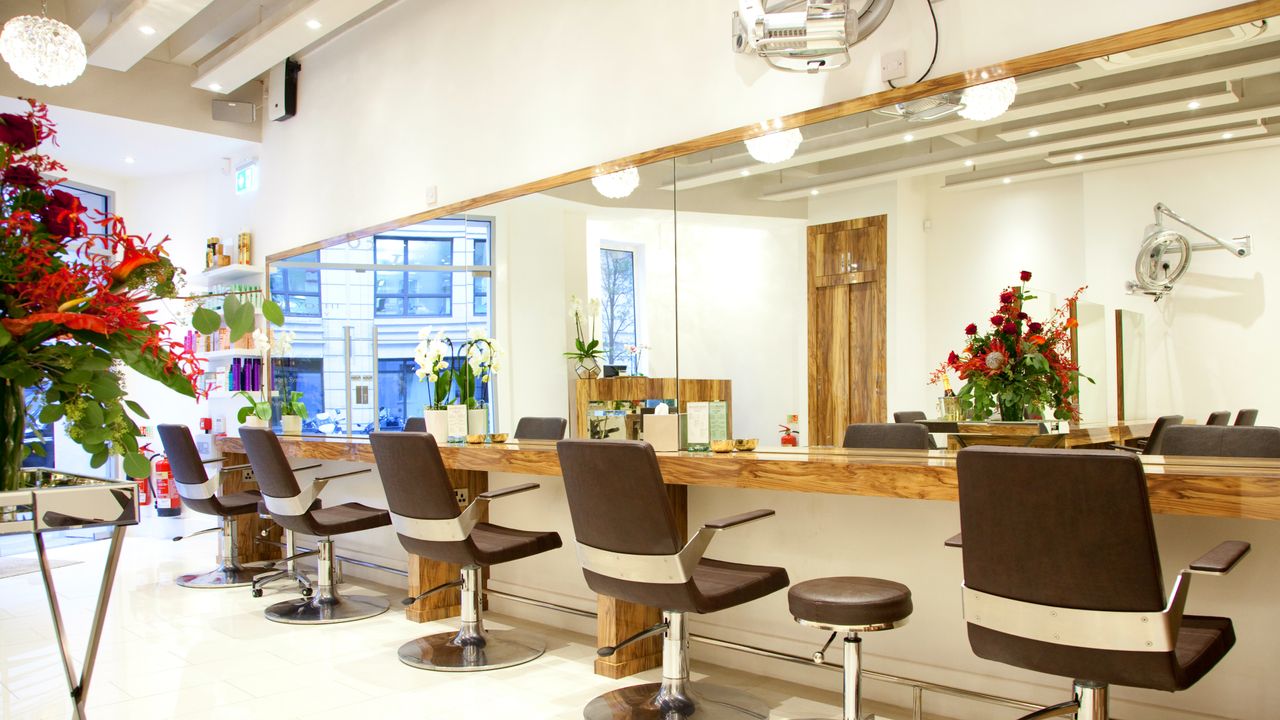 Nail Bar