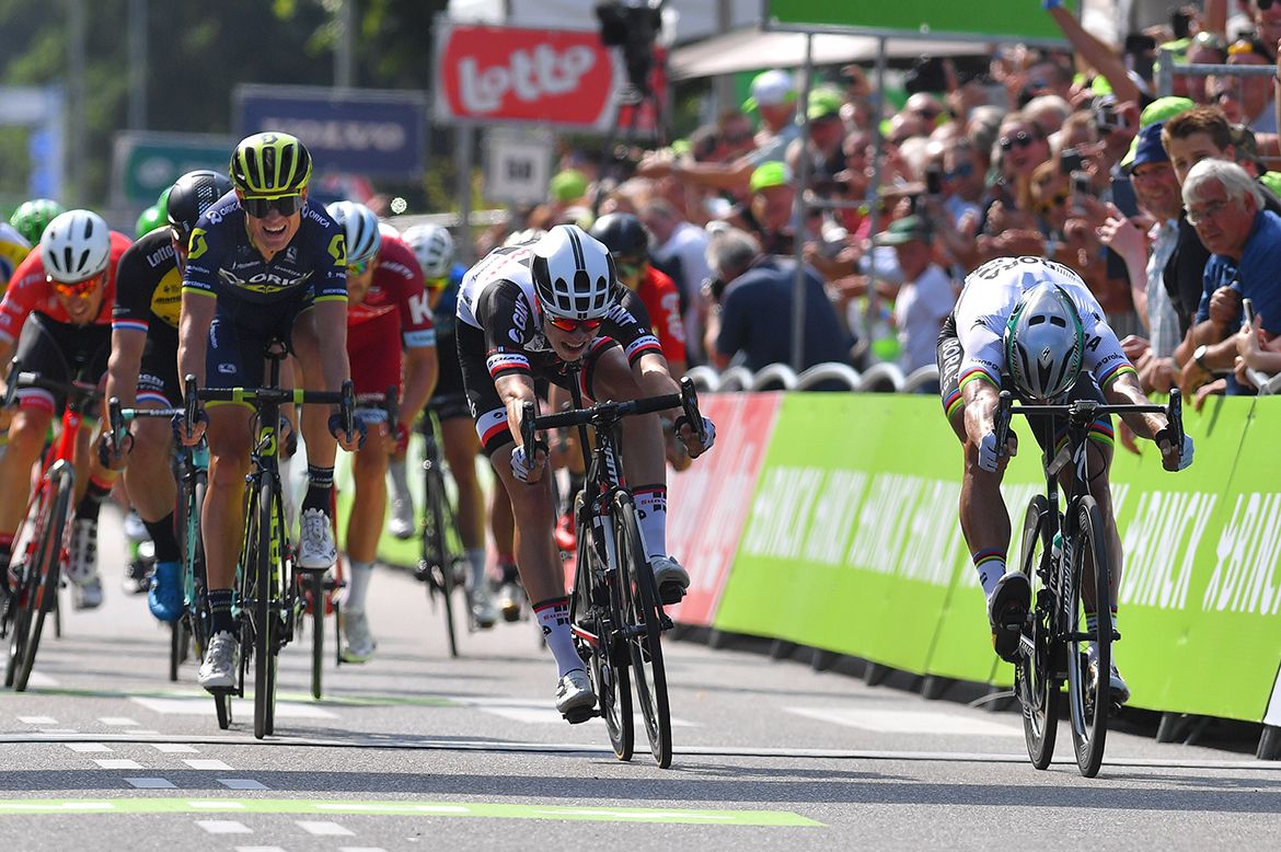 Phil Bauhaus (Sunweb) and Peter Sagan (Bora-Hansgrohe) sprint for the line