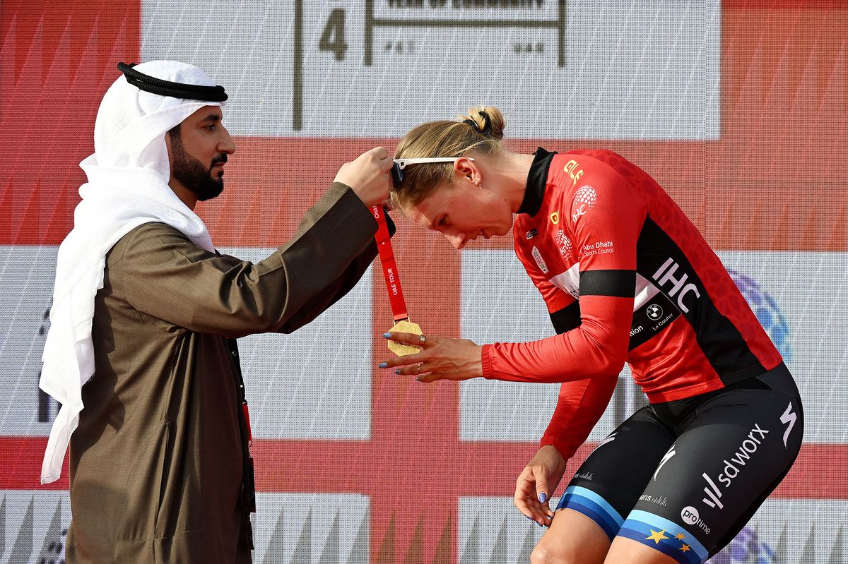 Wiebes back in the red jersey of the overall leader