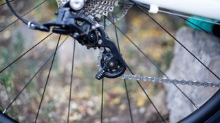 The bike gearing on the Undefeated Disc may not be for the faint of heart, with a 1x11 drivetrain with a 11-32T cassette range, paired with a 46T chainring