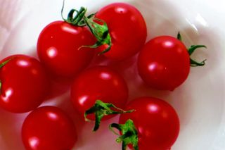 Tomatoes Hi-Nikki (Non-Diary Diary)