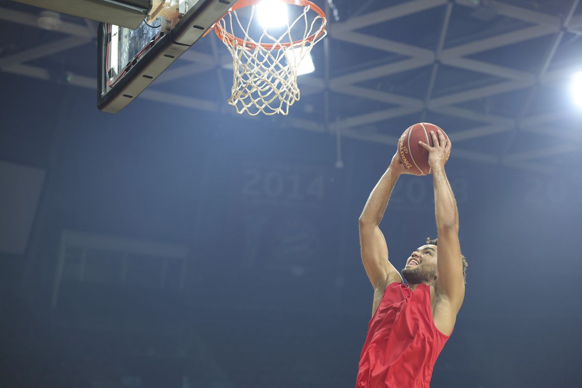Basketball player, shot with the Canon EOS R1