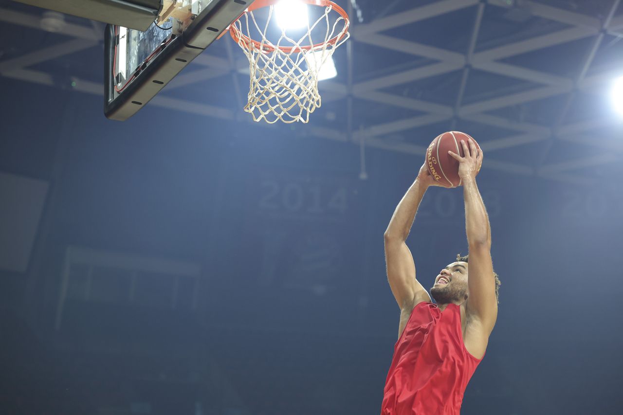 Basketball player, shot with the Canon EOS R1