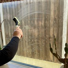 Using a Dishmatic to clean windows