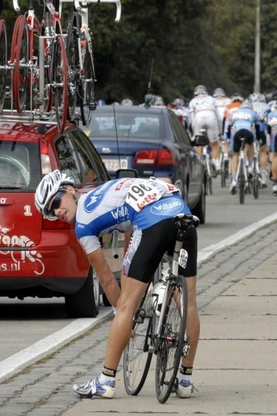Jan Kuyckx (V&eacute;randas Willems) suffered a puncture.
