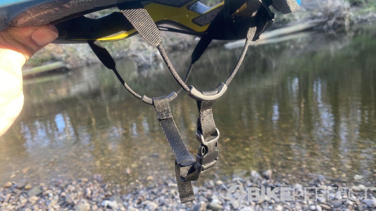 Mavic Deemax MIPS helmet