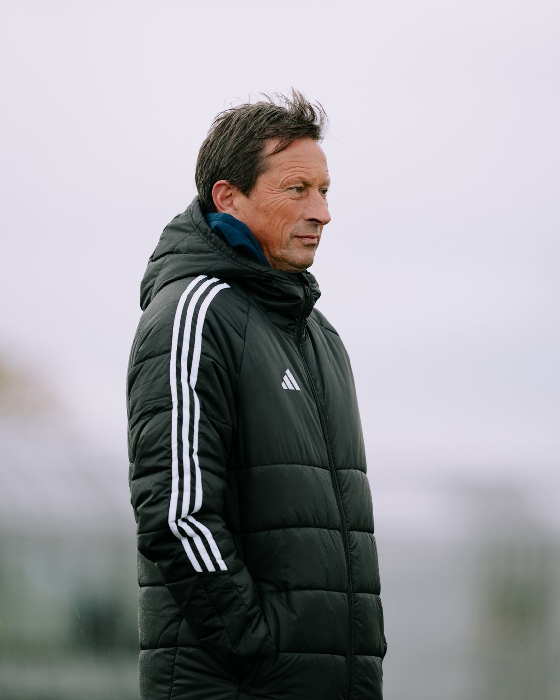 Roger Schmidt oversees a training session