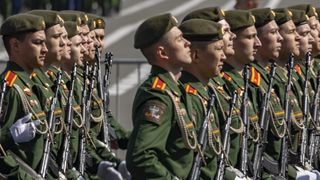 russian soldiers in victory day parade