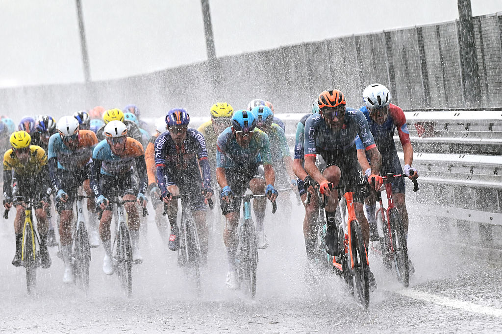 Giro d'Italia stage 5 LIVE: A long rainy day in the hills promises more attacks and maglia rosa drama