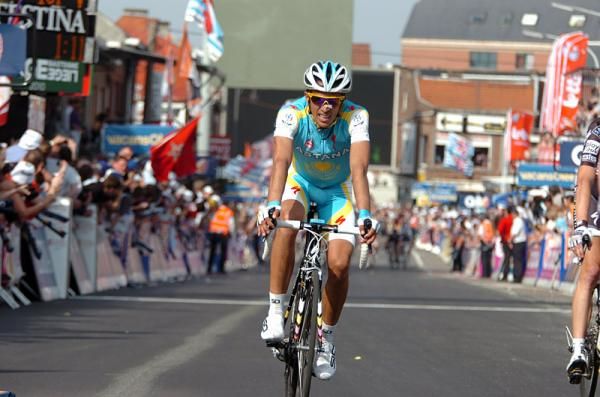 Alberto Contador (Astana) finishes in 10th place.