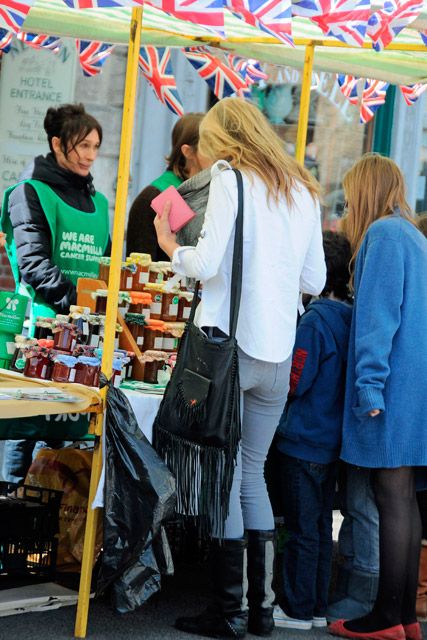 PICS: Kate Moss styles it up for countryside outing