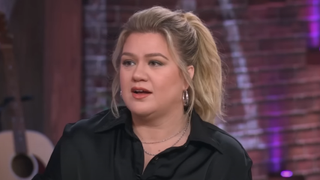 Kelly Clarkson talking on The Kelly Clarkson Show.