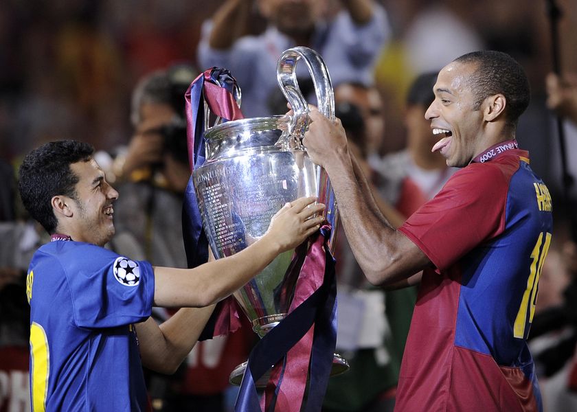 Barcelona&amp;apos;s Thierry Henry (R) and Pedro Rodriguez celebrate with the cup after winning the UEFA football Champions League final against Manchester United on May 27, 2009 at the Olympic Stadium in Rome. AFP PHOTO / FILIPPO MONTEFORTE (Photo credit should read FILIPPO MONTEFORTE/AFP via Getty Images)