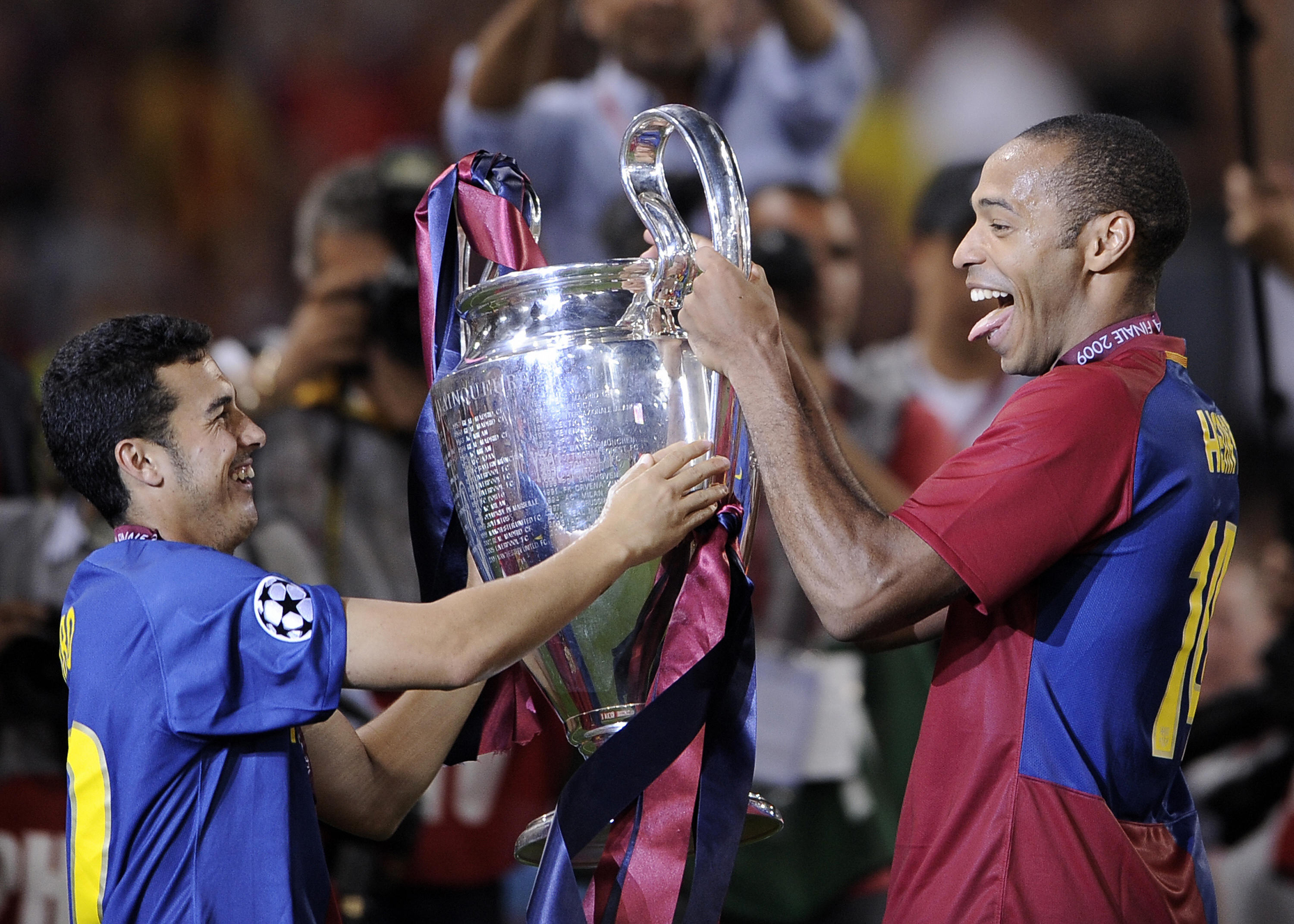 Barcelona's Thierry Henry (R) and Pedro Rodriguez celebrate with the cup after winning the UEFA football Champions League final against Manchester United on May 27, 2009 at the Olympic Stadium in Rome.    AFP PHOTO / FILIPPO MONTEFORTE (Photo credit should read FILIPPO MONTEFORTE/AFP via Getty Images)