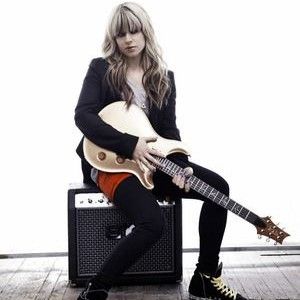 female guitarist
