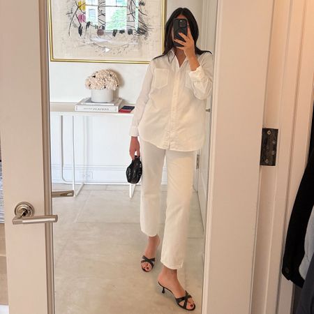 @nicoleakhtarzad mirror selfie in white outfit with black bag and sandals