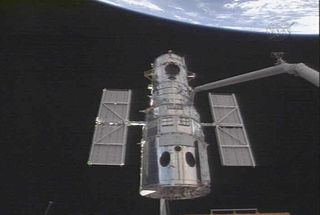 Astronauts Grab Hubble Telescope for Tune-Up