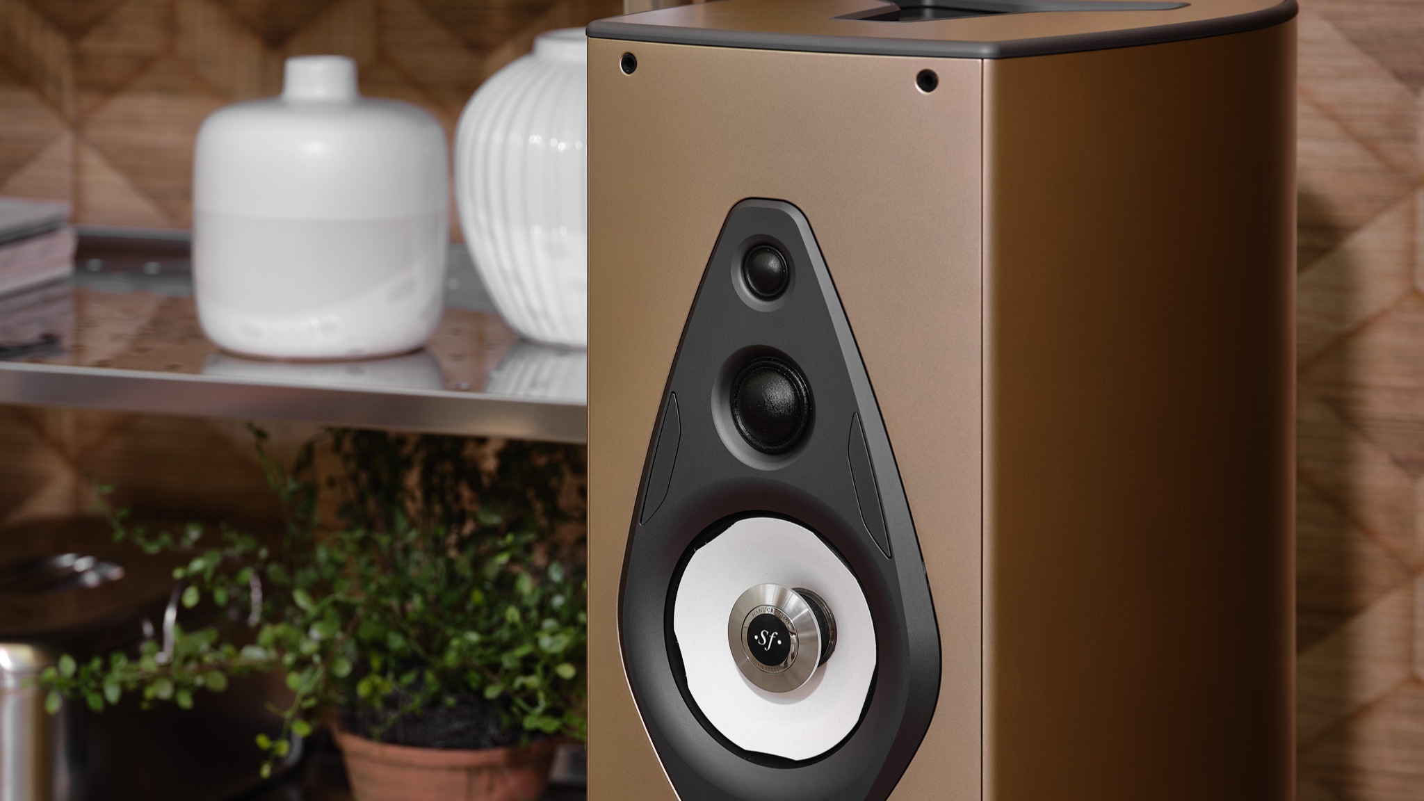 Sonus Faber Amati Supreme floorstanders in gold drive unit close-up shot