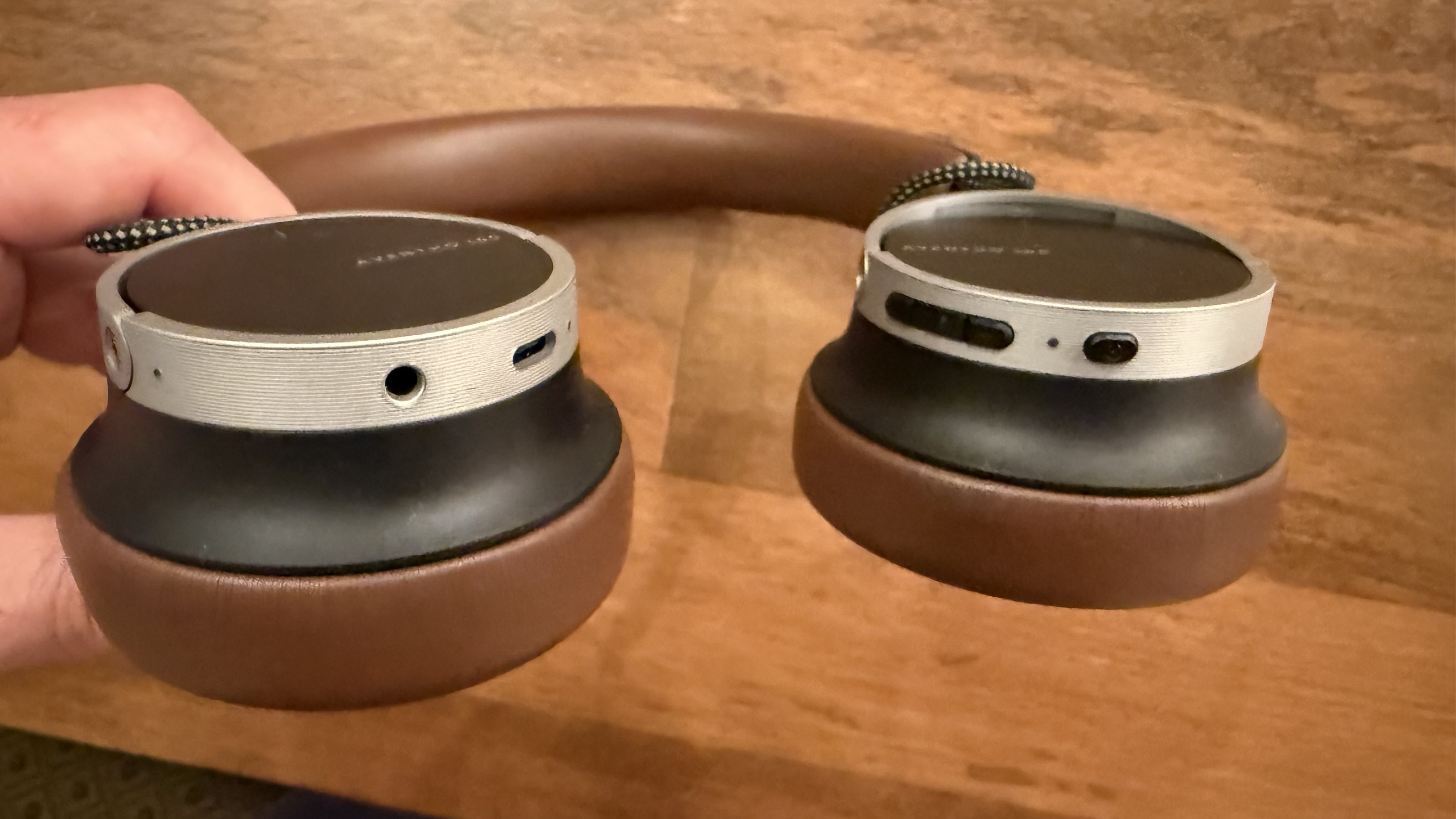 Beyerdynamic Aventho 100 headphones on a wooden table