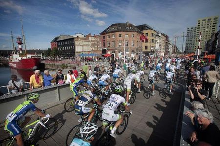 The peloton on the final stage of the World Ports Classic