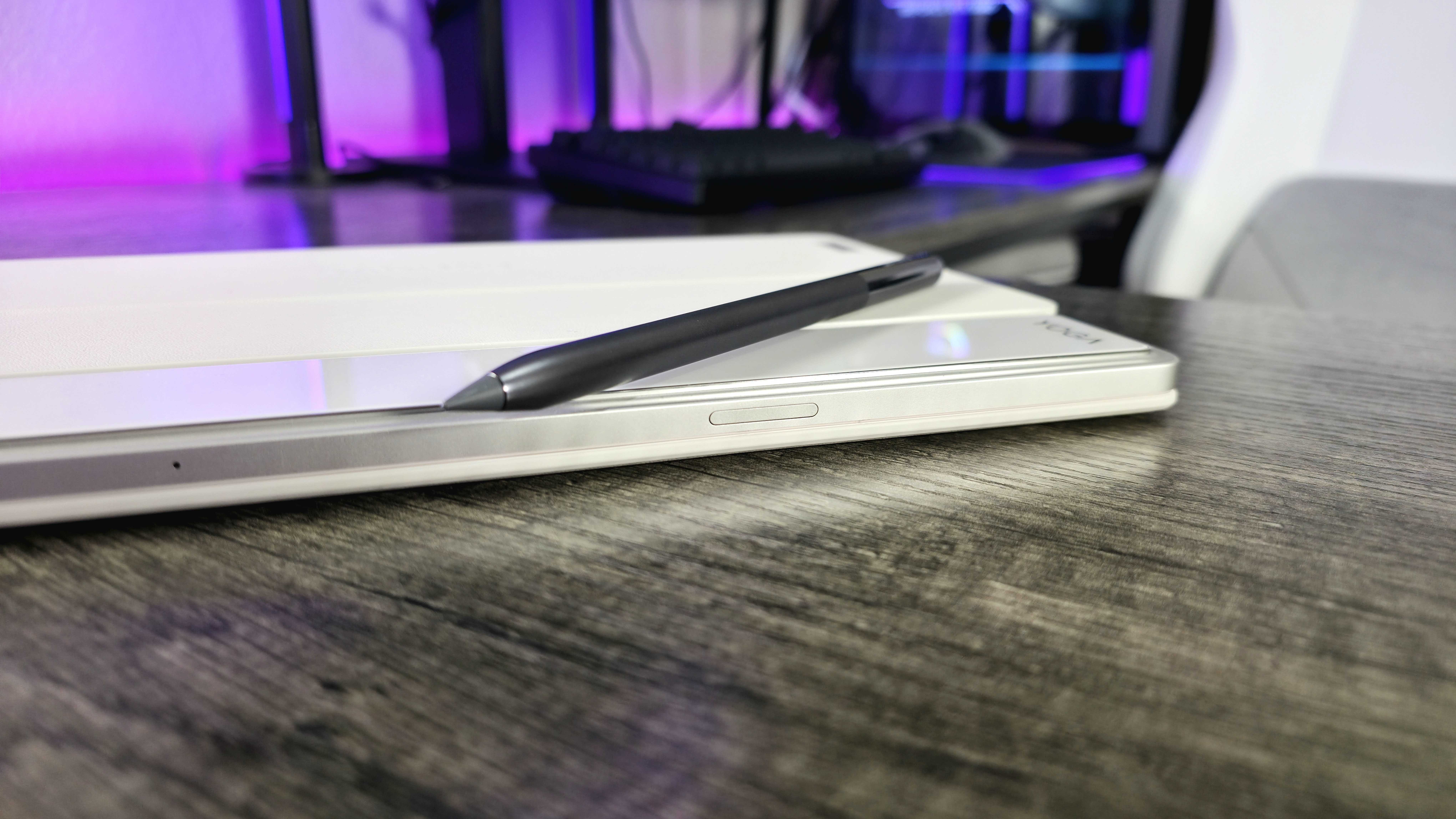 Image of the Lenovo Yoga Tab Plus (Gen 1) tablet.