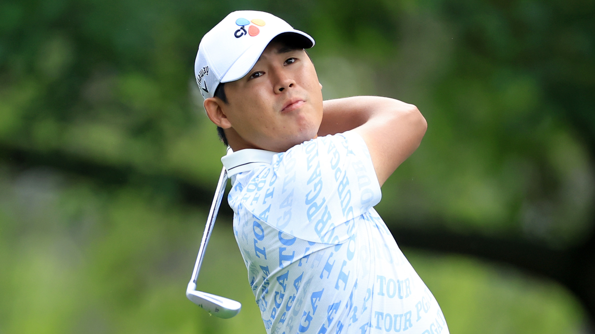 Si Woo Kim takes a shot during the second round of the 2023 Masters