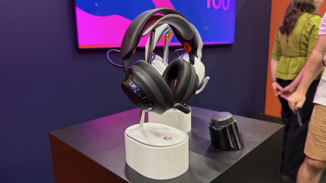 JBL's Quantum headphone range on show at GamesCom