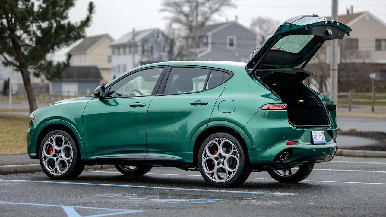 2024 Alfa Romeo Tonale Speciale test drive review.