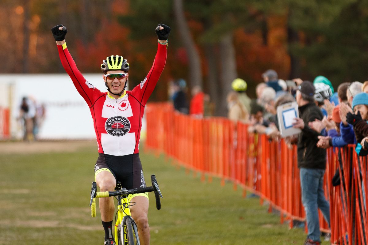 Gagne claims the win and the Series lead as the sprint winds up behind him