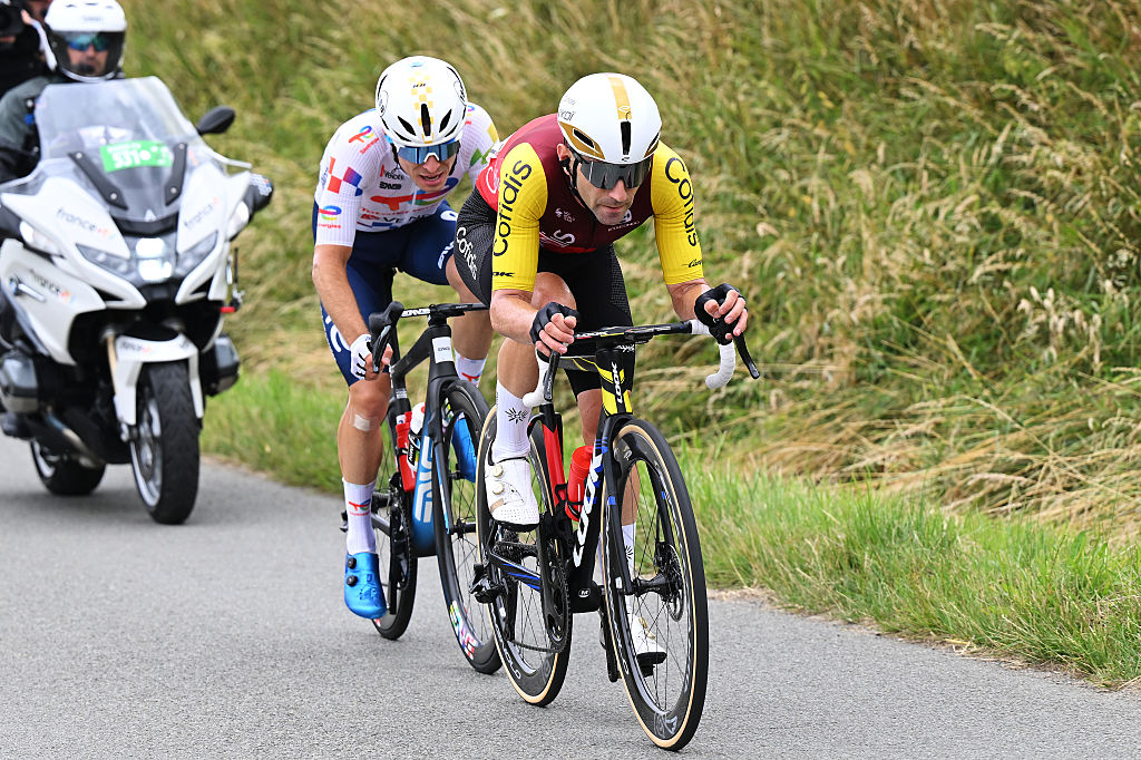 Benjamin Thomas (Cofidis) leads Mattéo Vercher (totalEnergies) in the breakaway
