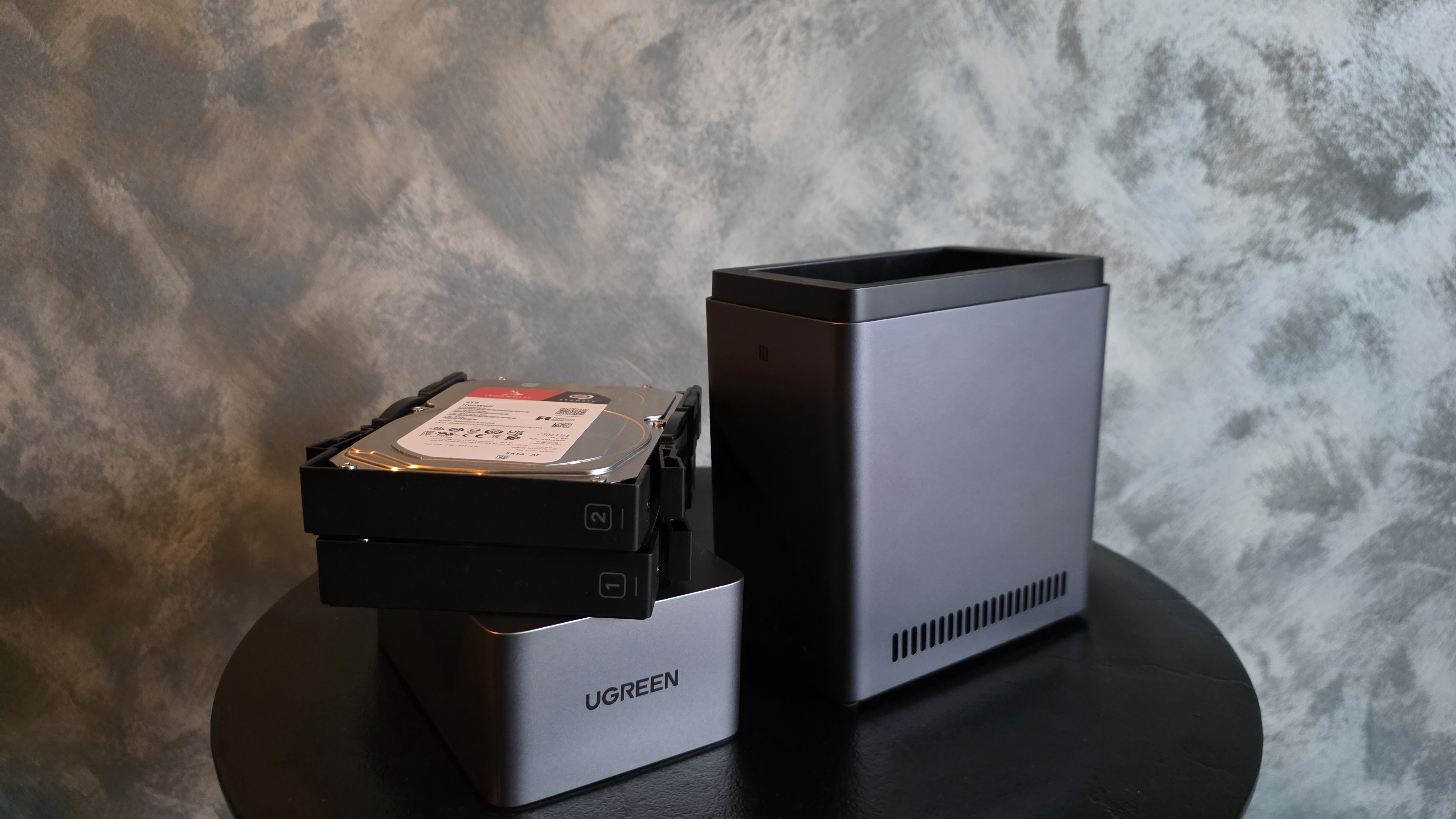 UGREEN NASync DH2300