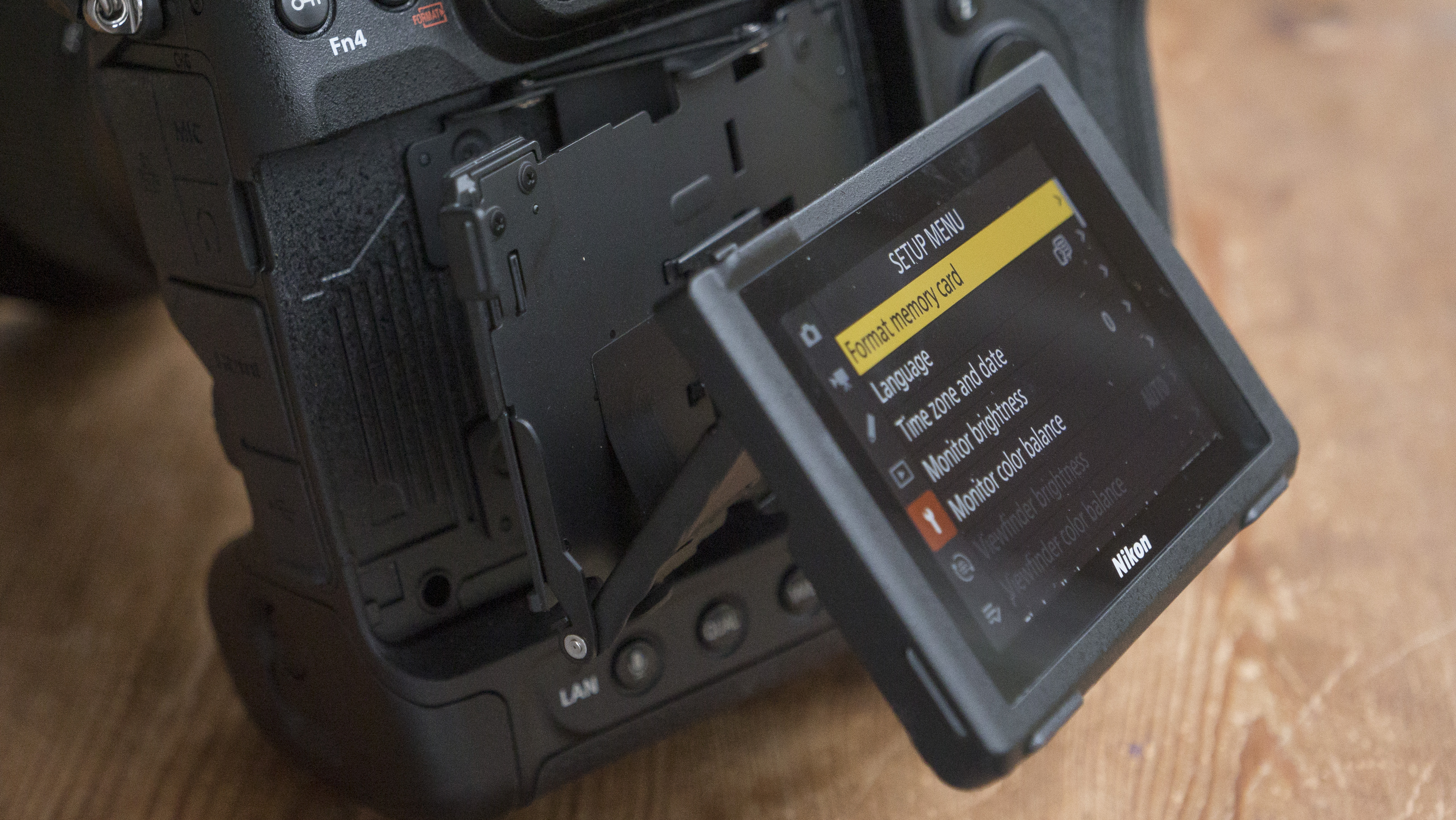 Наклонный экран камеры Nikon Z9