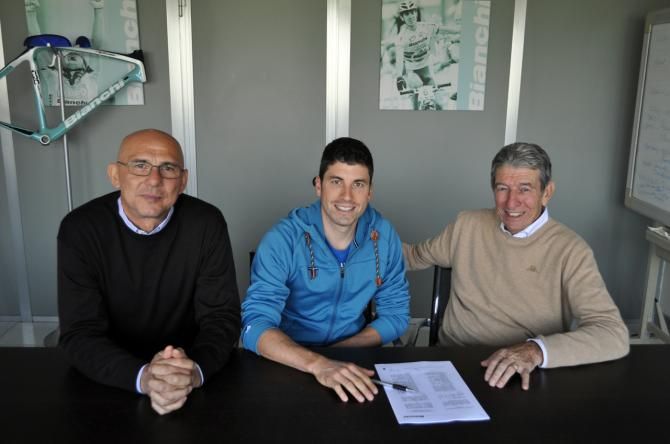 Martin Gujan with TX Active Bianchi team manager Massimo Ghirotto and Felice Gimondi