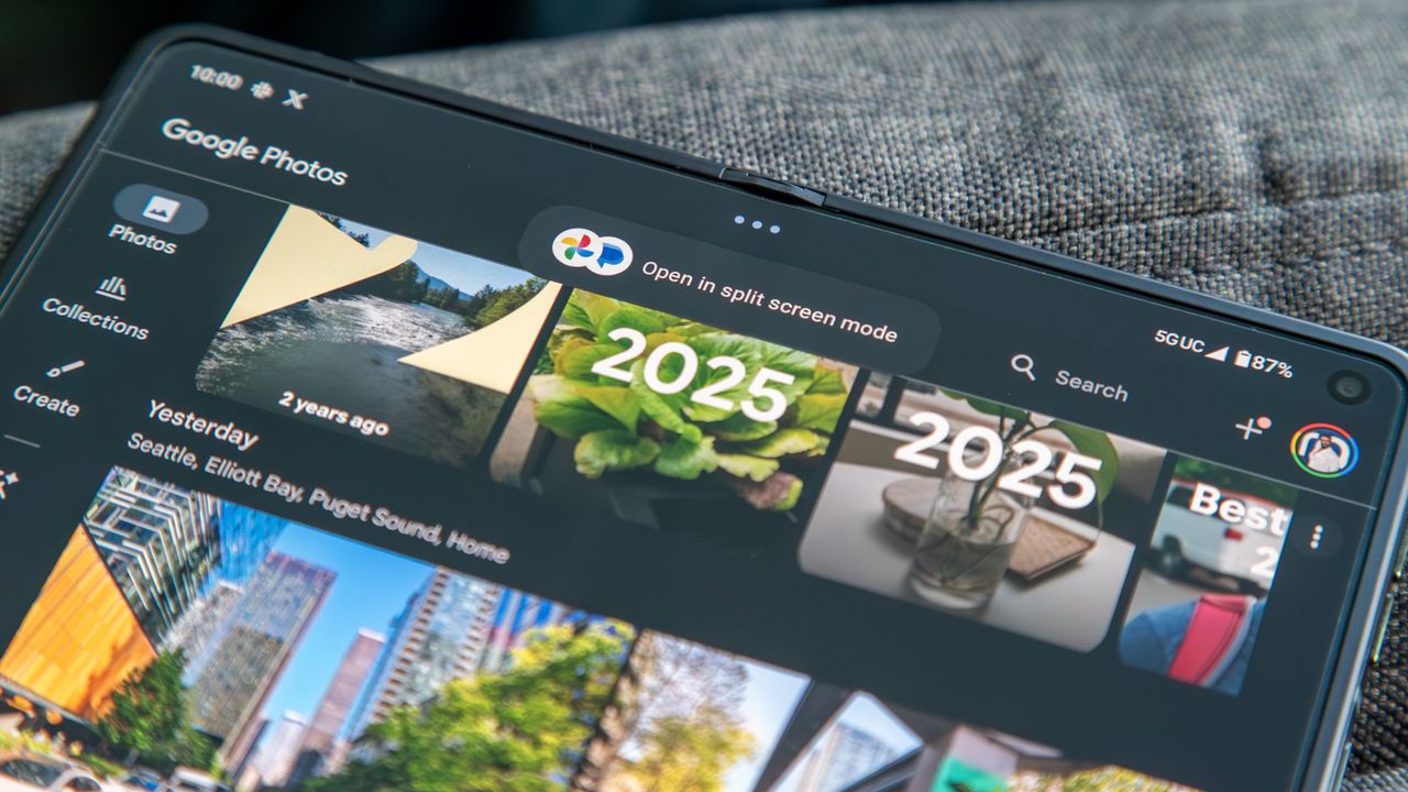 Split screen mode suggestion on the Motorola Razr Fold