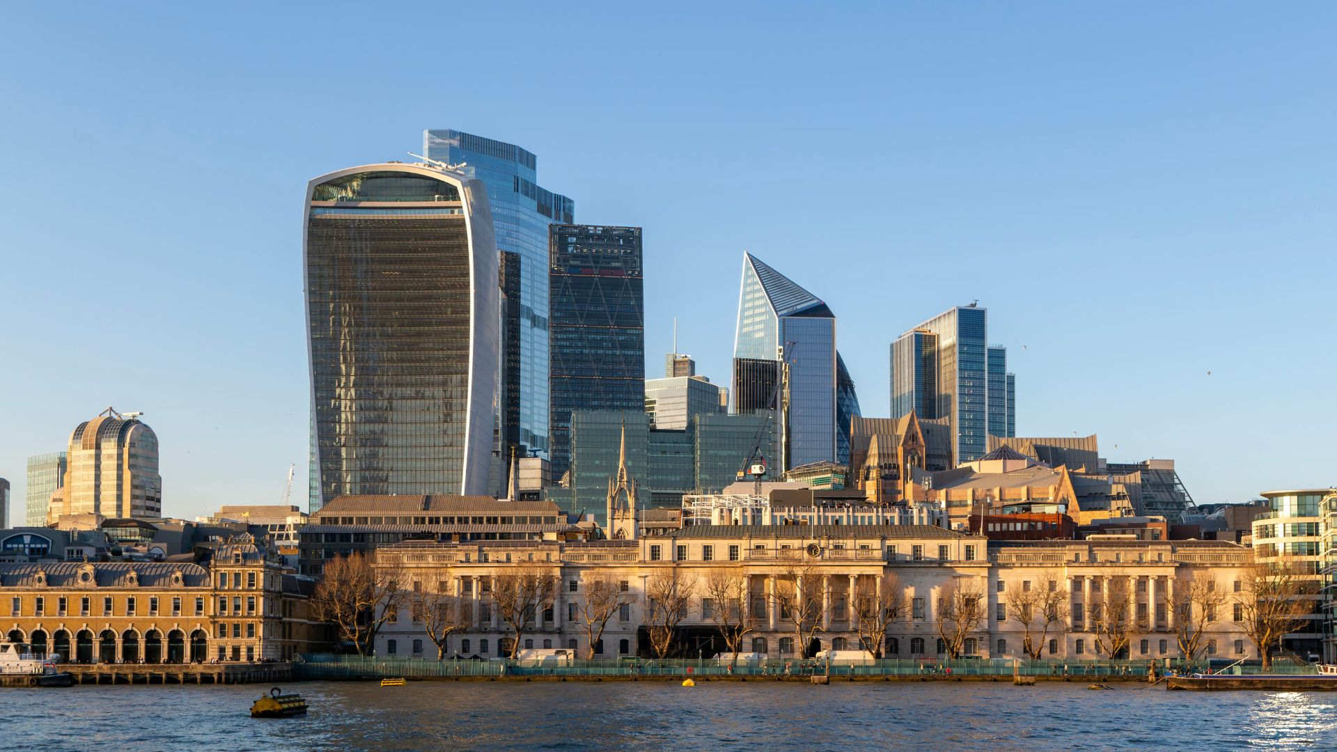 Georgian architecture Custom House building contrast with modern skyscrapers, River Thames, City of London, England, UK