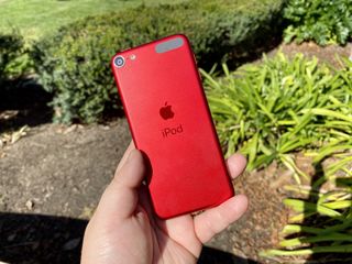 PRODUCT(RED) iPod touch 7 in hand
