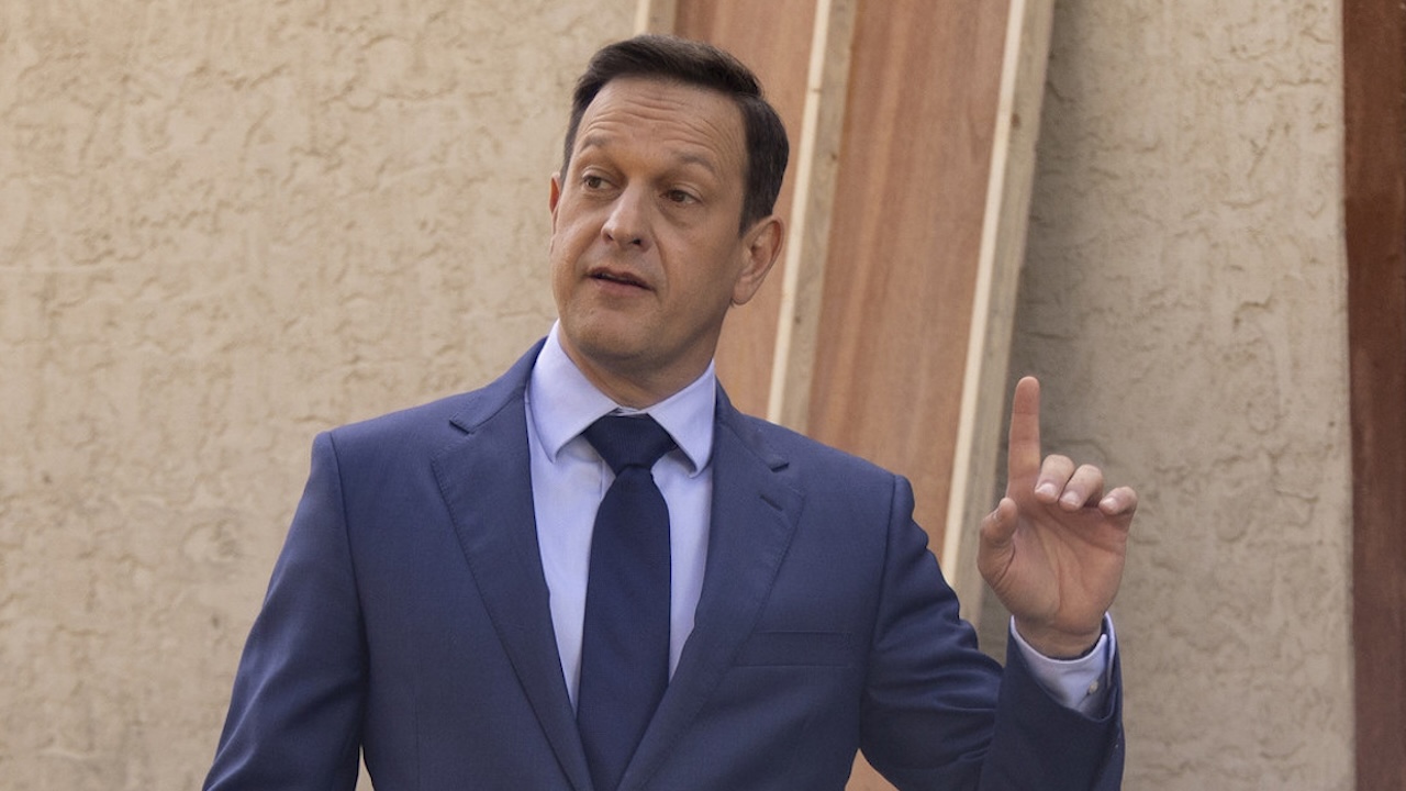 Dr. Best lecturing the townsfolk about red dye in Best Medicine Season 1x07