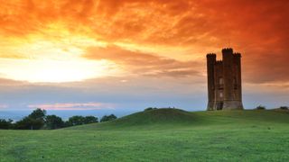 best walks in the Cotswolds: Broadway Tower